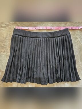 NWT fashion nova pleated black skort size medium